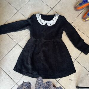 Elegant Black Dress with lace collar with pearls